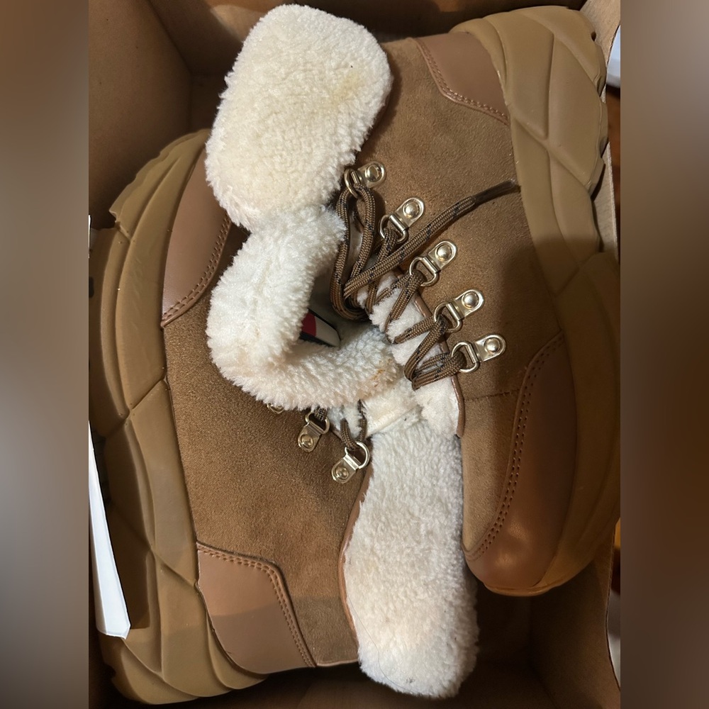 Tommy Hilfiger Women Size 6 1/2 Brown Vegan Sherpa Suede Boots